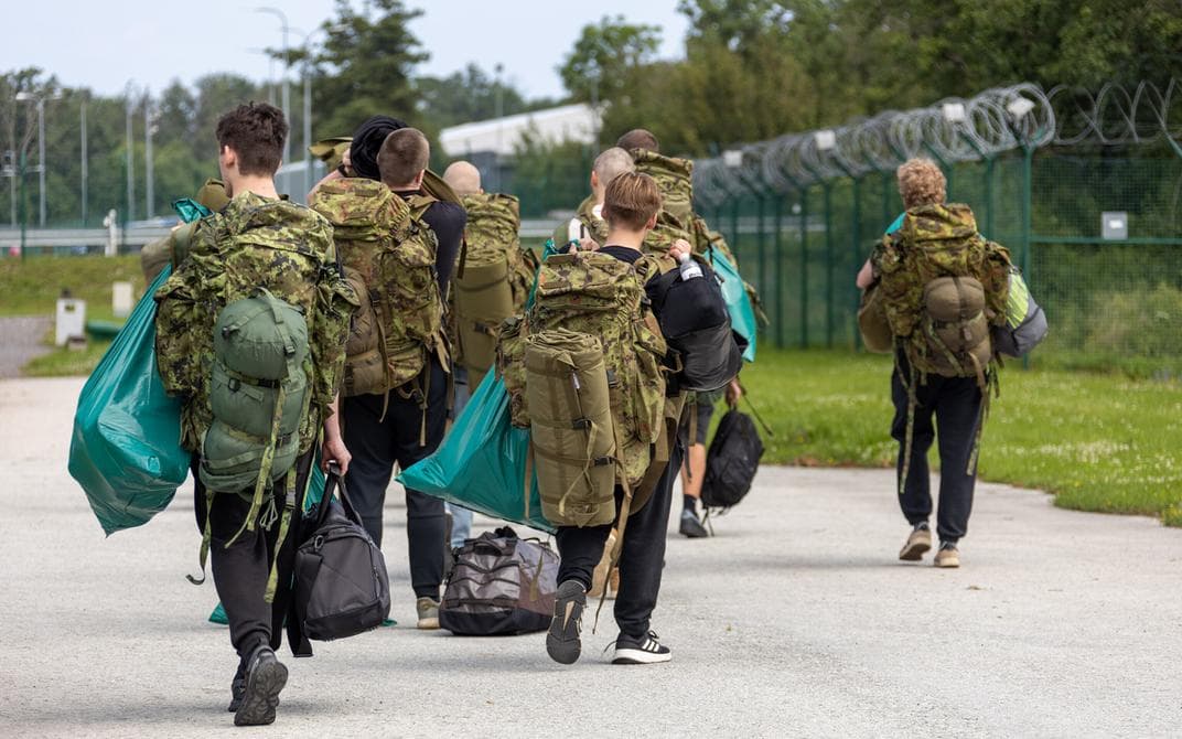 Nuk ka mjaftueshëm djem, Estonia drejt shërbimit ushtarak të detyrueshëm edhe për femrat
