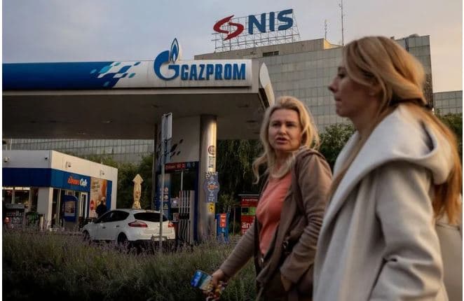 Grup misterioz serb hyn në garë për aksione në firmën ruse të naftës NIS, ofron 2.35 mld $