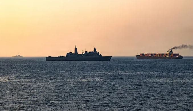 “SHBA hap ‘Projektin Liria’ në Ngushticën e Hormuzit, përplasje me Iranin nën zjarr raketash