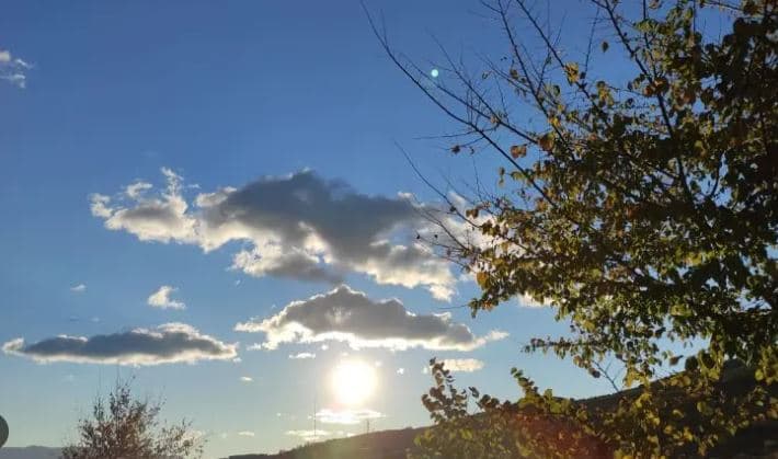 Moti sot/ Alternime kthjellimesh e vranësirash 
