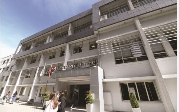 Pezullohet përkohësisht dekania e Juridikut Dorina Hoxha, Skënder Kaçupi merr drejtimin e fakultetit