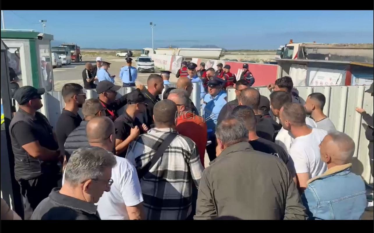       Tensione në kantierin e Aeroportit të Vlorës, përplasje mes dy firmave që operojnë në projekt (VIDEO)