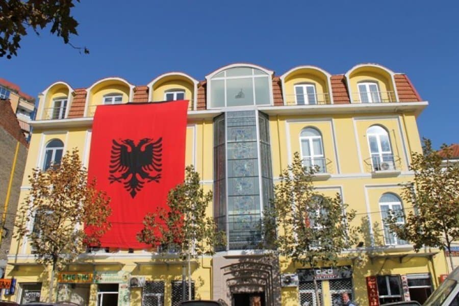 Terapia hormonale për transgjinorët/ Komuniteti Mysliman: Preket zhvillimi i fëmijëve
