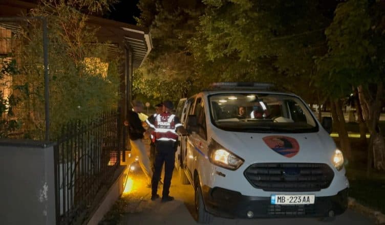 Sherr për 100 mijë lekë të vjetra, i riu plagoset me thikë në Korçë