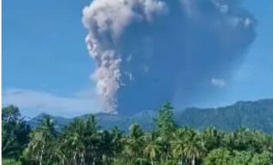 Shpërthimi u vullkanit indonezian/ Tre të vdekur, shpëtohen 15 alpinistë