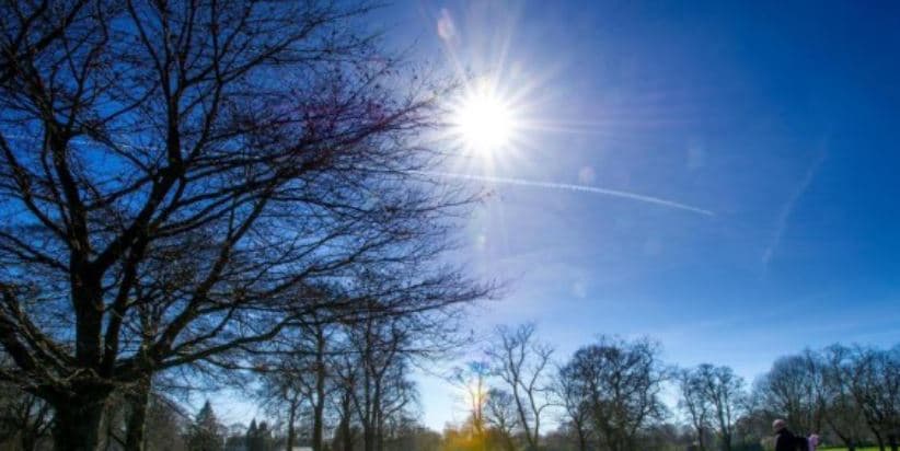   Moti sot/ Alternime kthjellimesh dhe vranësirash, temperaturat deri në 33 °C 