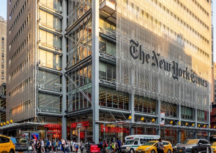 The New York Times paditet për diskriminim ndaj një mashkulli të bardhë