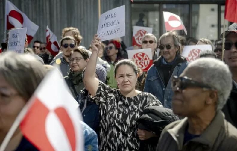 Qindra qytetarë protestojnë në Groenlandë kundër Trumpit: Ishulli nuk është në shitje