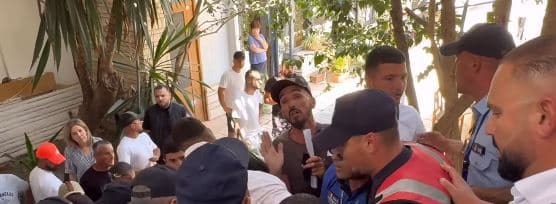 Protesta e dytë e operatorëve turistikë detarë në Ksamil: Vendet e propozuara për ushtrimin e aktivitetit e bëjnë të vështirë vijimin e punës