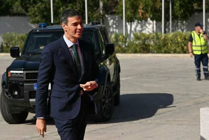 Probleme teknike, avioni i Pedro Sanchez bën ulje emergjente e në Ankara