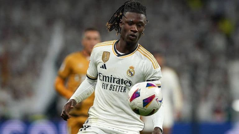 Manchester United, ofensivë për Camavingan