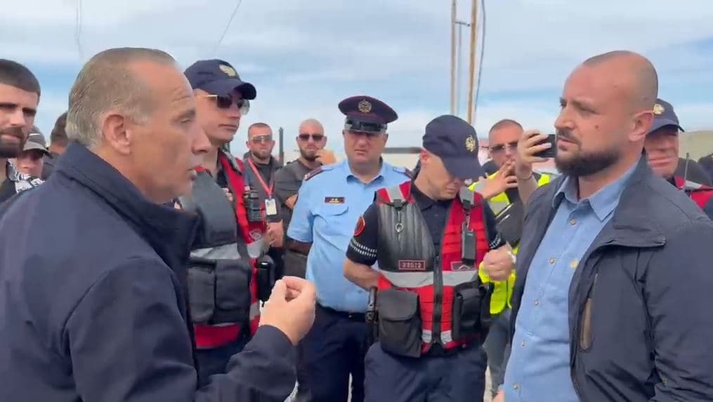 Tensione në Aeroportin e Vlorës/ Hadroj: Nuk na lejojnë të hyjmë. Pacolli: Jemi nënkontraktorë, po na pengohet puna