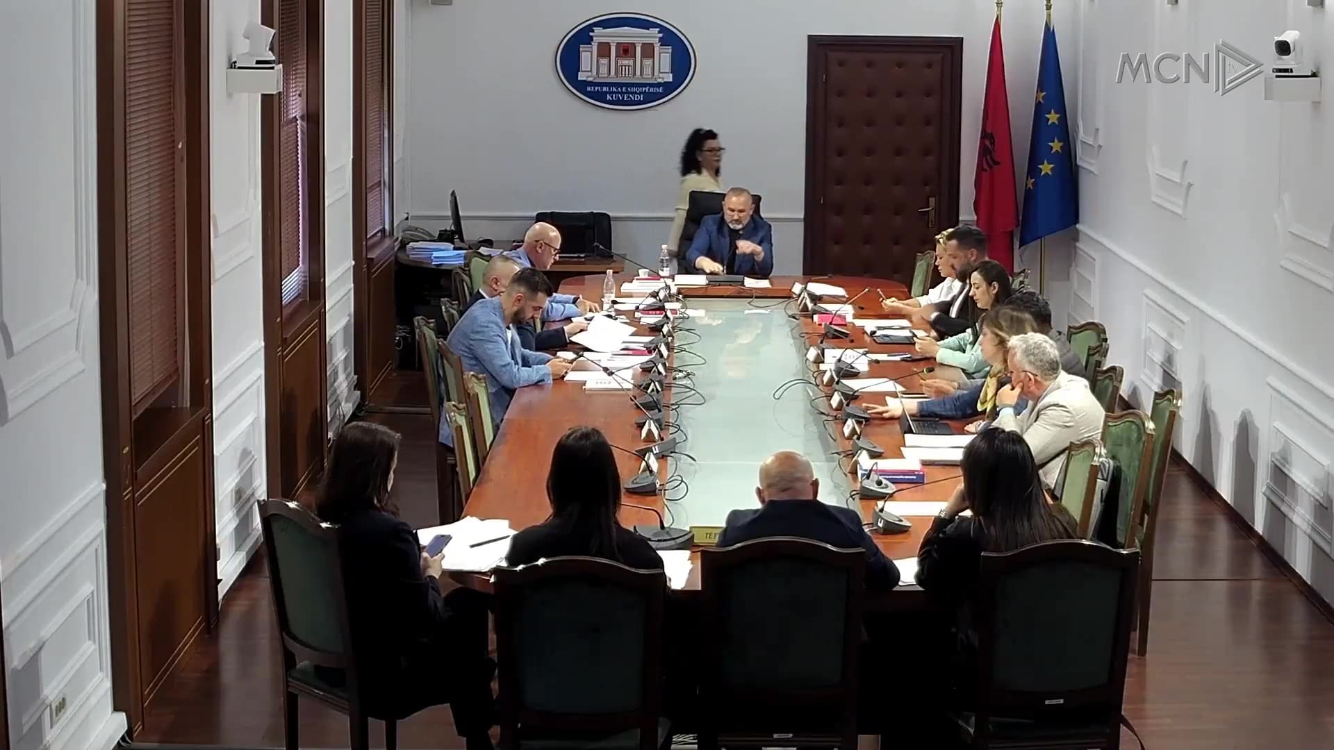 ”Identifikimi elektronik jo nga AKSHI” / Strazimiri: Nuk plotëson kriteret, gjysma e drejtuesve në burg (VIDEO)