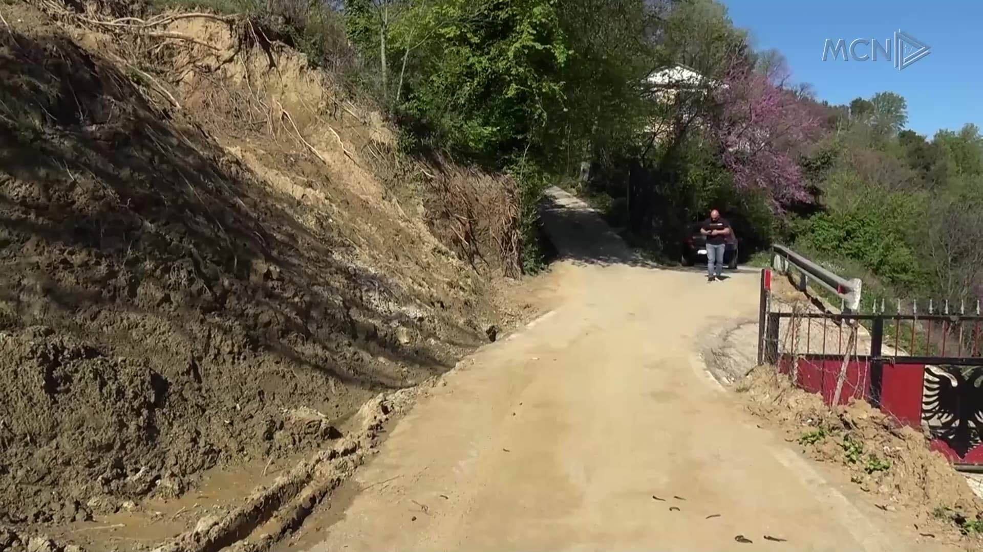 Memaliaj, tri familje mbeten të izoluara / Rrëshqitjet e tokës, bashkia: S’kemi fonde, presim ndihmë nga “Emergjencat” (VIDEO)