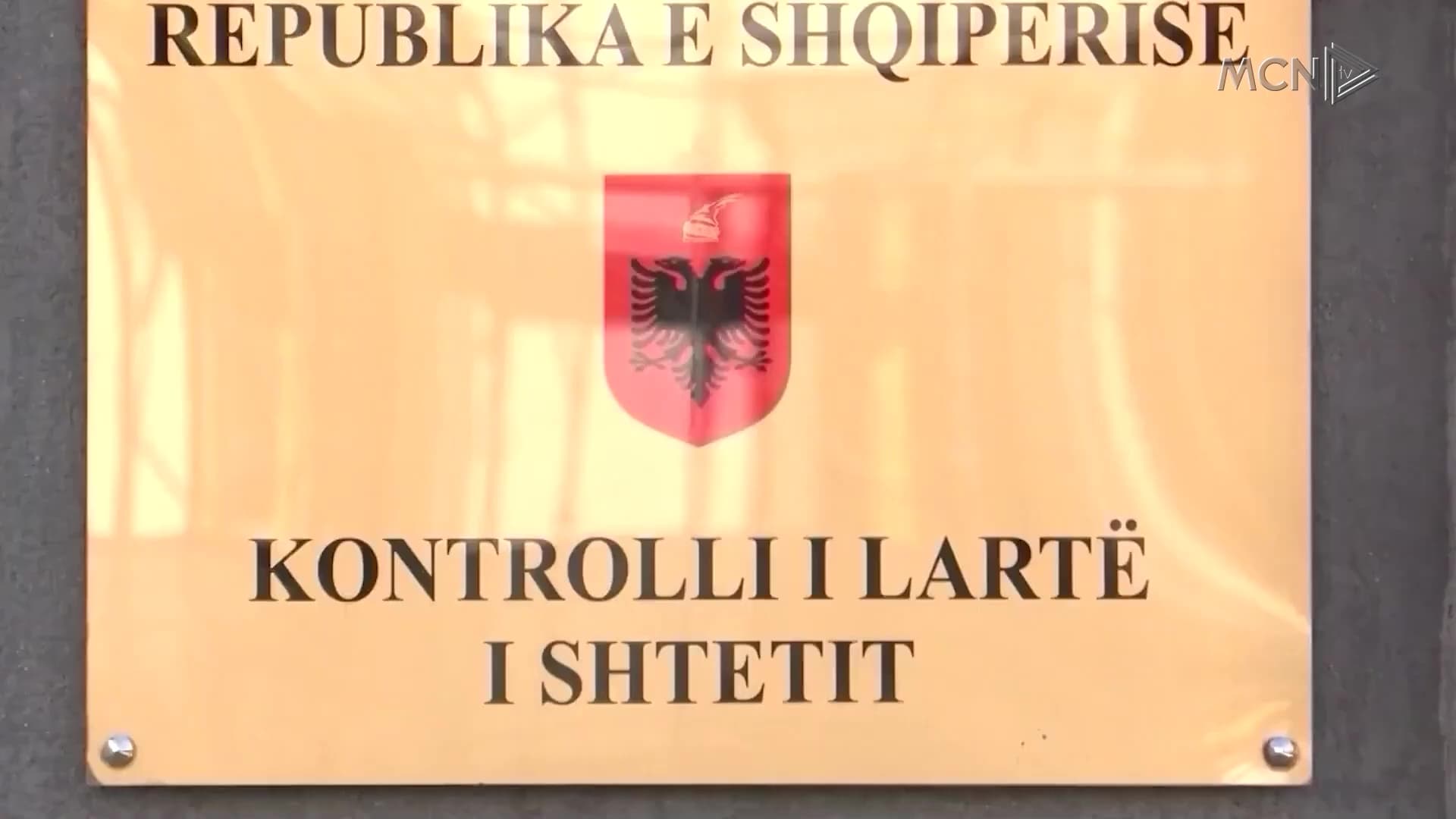 Mangësi në kontratat e administruara nga AKSHI / KLSH: Mbi 52 % e rekomandimeve për teknologjinë të pazbatuara (VIDEO)