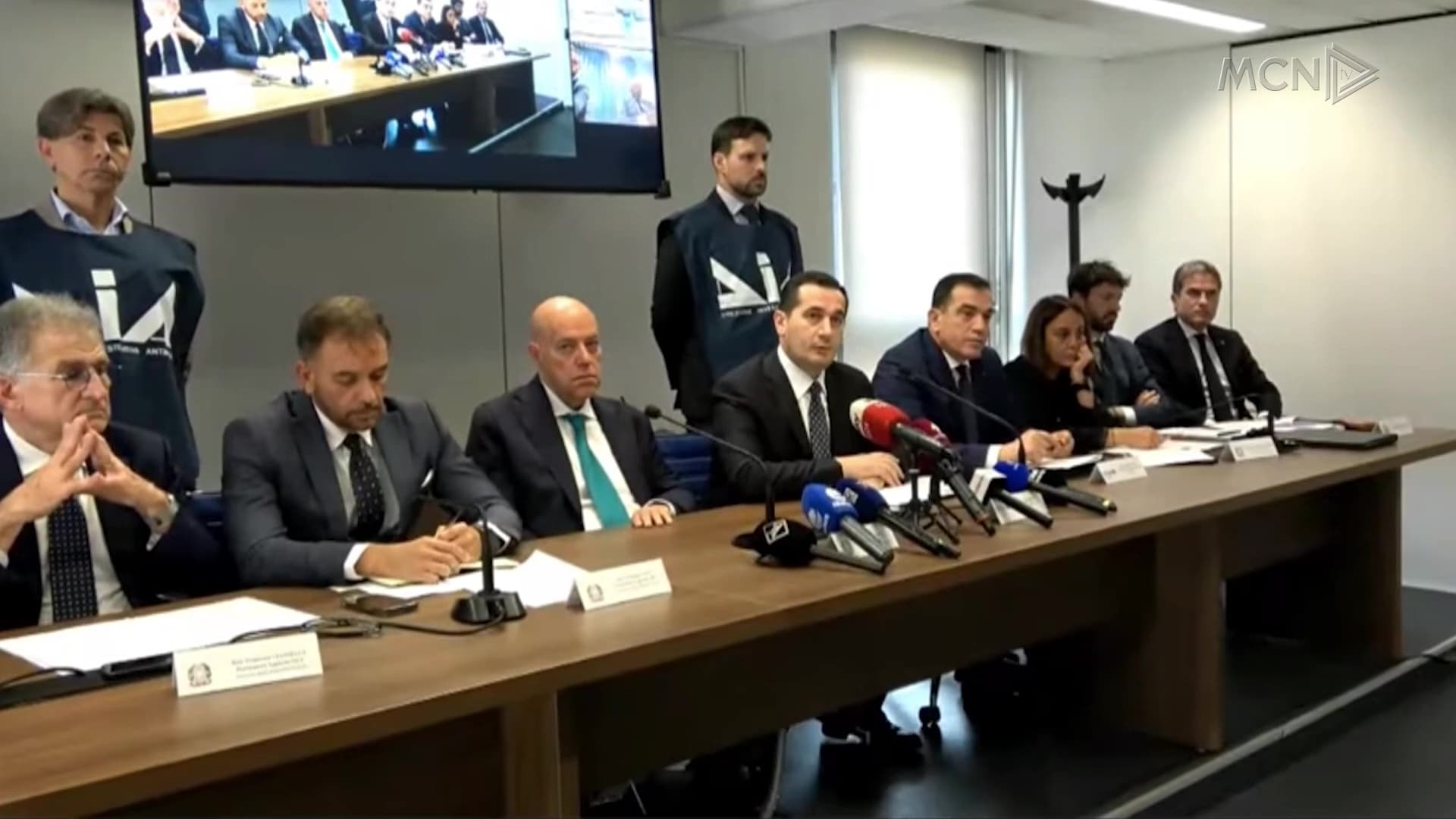 Goditet rrjeti i pastrimit të parave / Operacioni i përbashkët SPAK- Antimafia, 15 masa arresti (VIDEO)