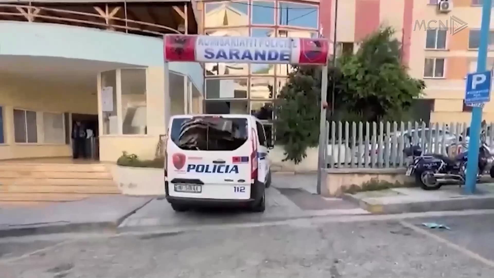 Aksioni kundër ndërtimeve pa leje / Sarandë, 12 masa sigurie për policë, zyrtarë IMT-je dhe biznesmenë (VIDEO)
