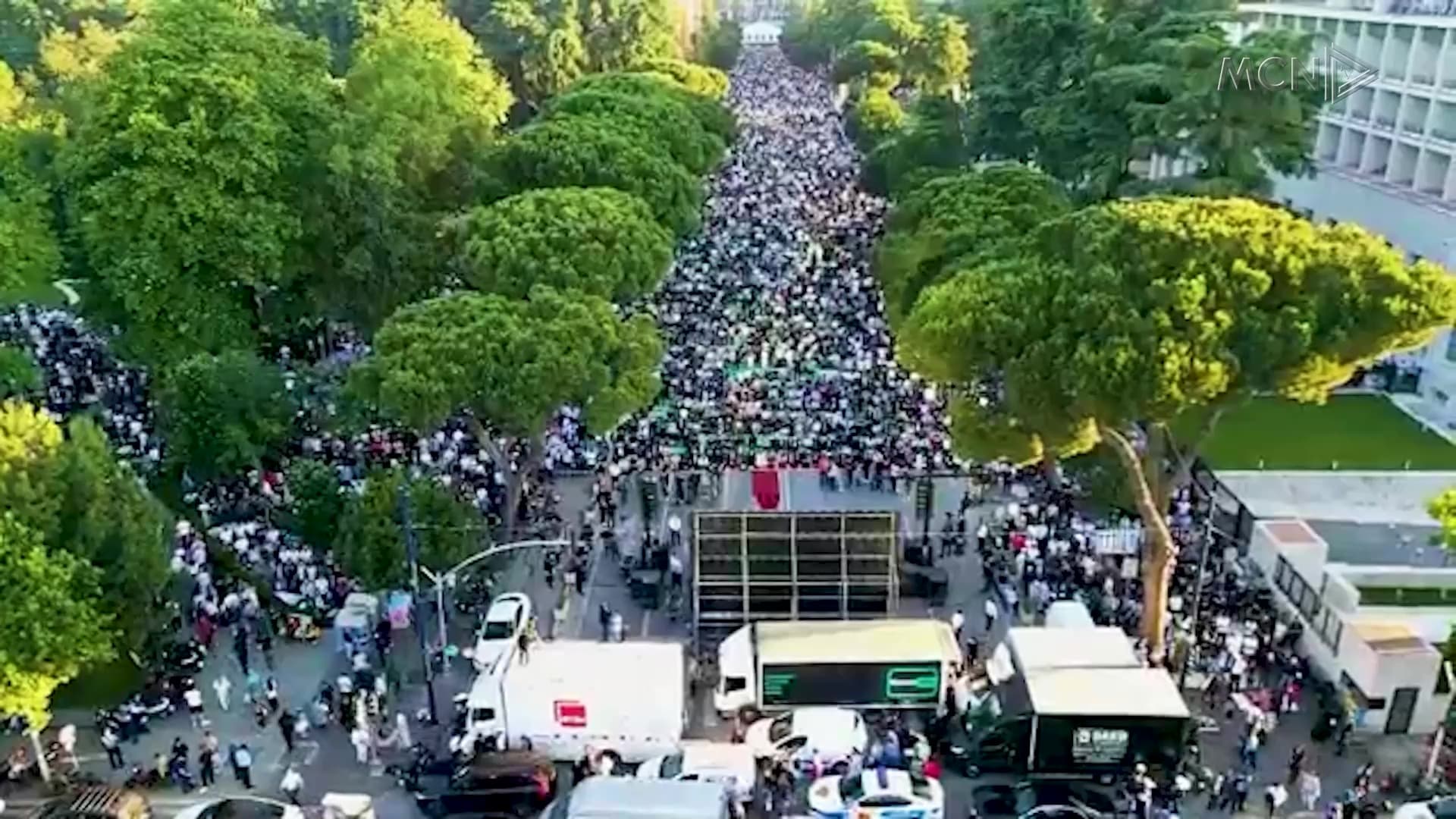Myslimanët kremtojnë Kurban Bajramin / Spahiu: Të largohemi nga egozimi, urrejtja dhe padrejtësia (VIDEO)