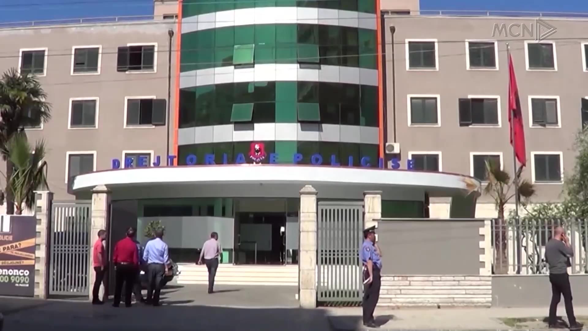 17 të arrestuar në Durrës / Shisnin drogë pranë shkollave në Shijak e Manzë, sekeustrohen dhe armë (VIDEO)