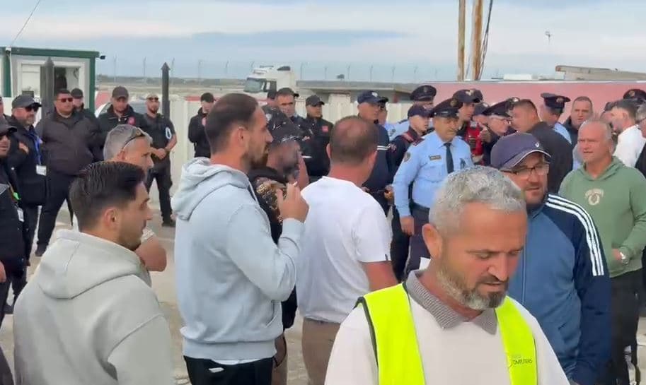 Konflikti mes “Manco” dhe “2A Group”/ Forca të shumta policie te Aeroporti i Vlorës, priten protesta
