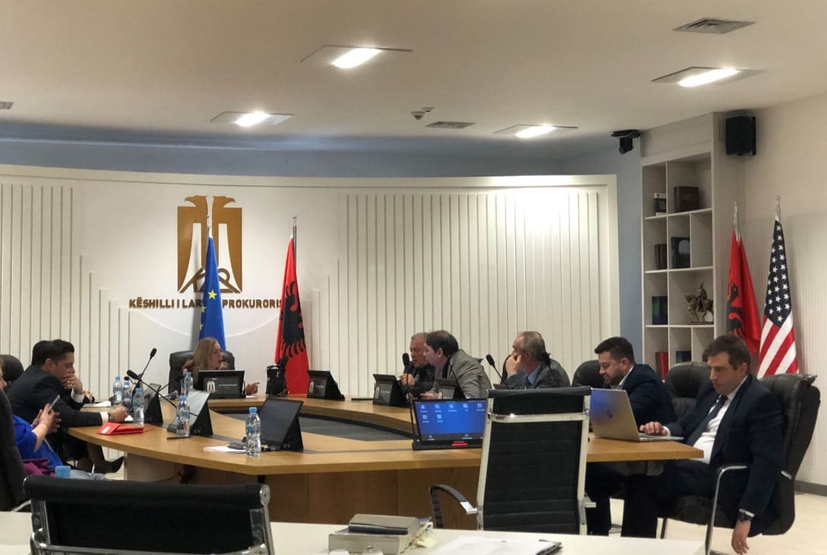 Përplasje në KLP/ Debate të forta mes Mirela Bogdanit dhe Sokol Stojanit për vendet vakante
