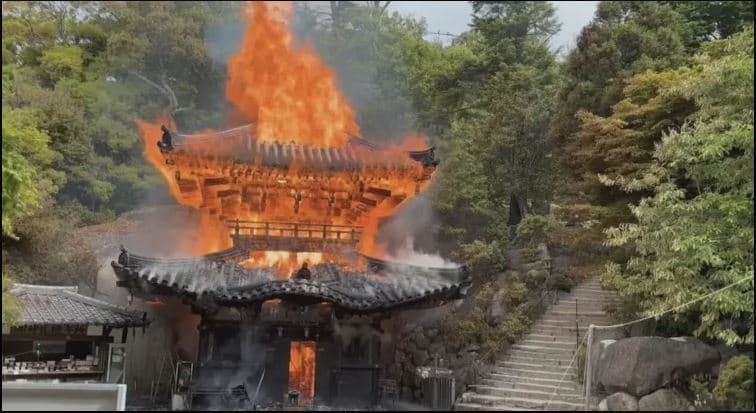 Japoni, zjarri shkatërron tempullin historik budist që strehon “flakën e përjetshme” (VIDEO)