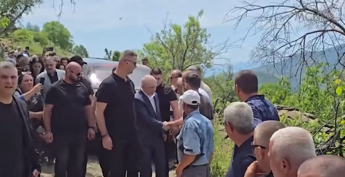 Ilir Meta lë përkohësisht burgun/ Me leje nga SPAK, shkon në Skrapar për varrimin e të atit (VIDEO)