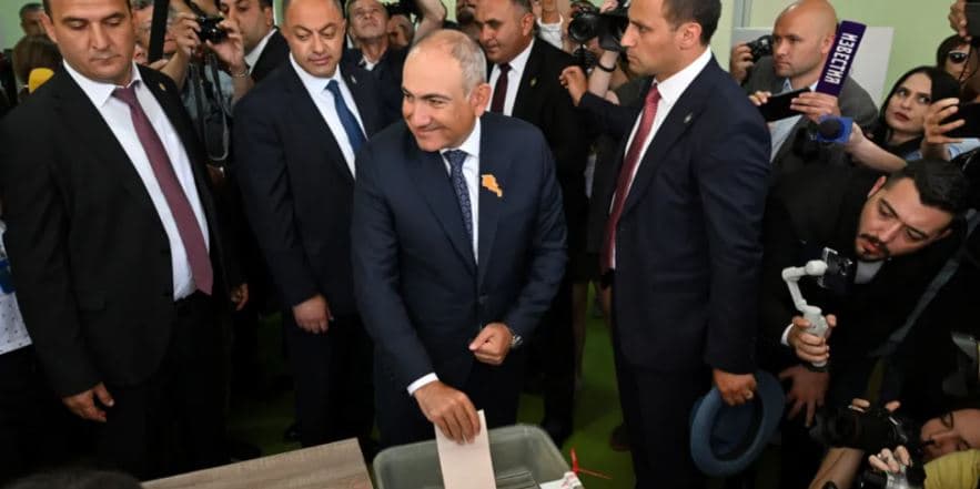 Partia e kryeministrit armen fiton zgjedhjet