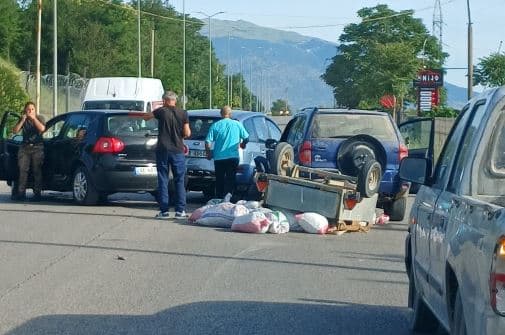 Aksident i trefishtë në aksin Gjirokastër–Tepelenë, nuk ka të lënduar