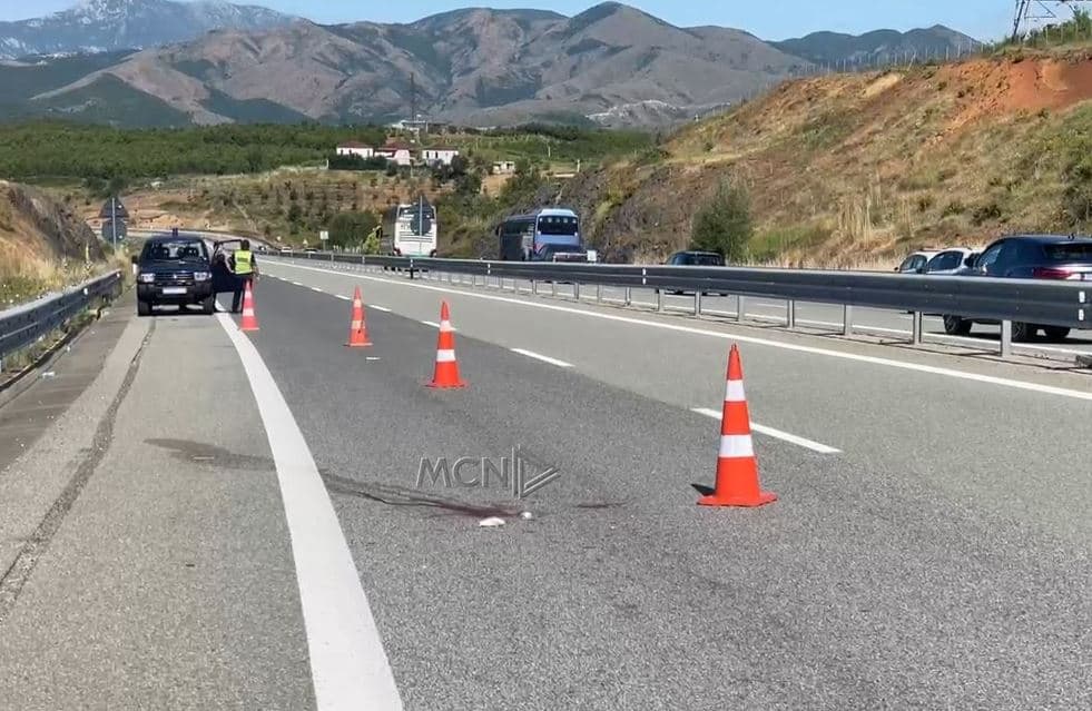 Aksident në aksin Rrëshen-Reps/ Humb jetën shtetasja nga Kosova teksa tentonte të kalonte autostradën