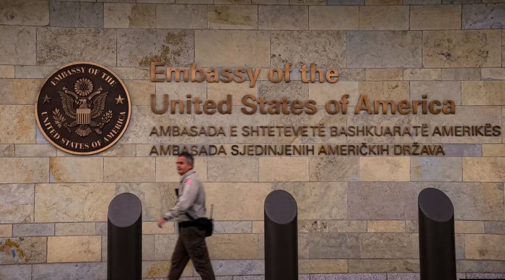 Ambasada amerikane i kërkon Kosovës të përfshihet në partneritetin për gazin natyror me SHBA-në