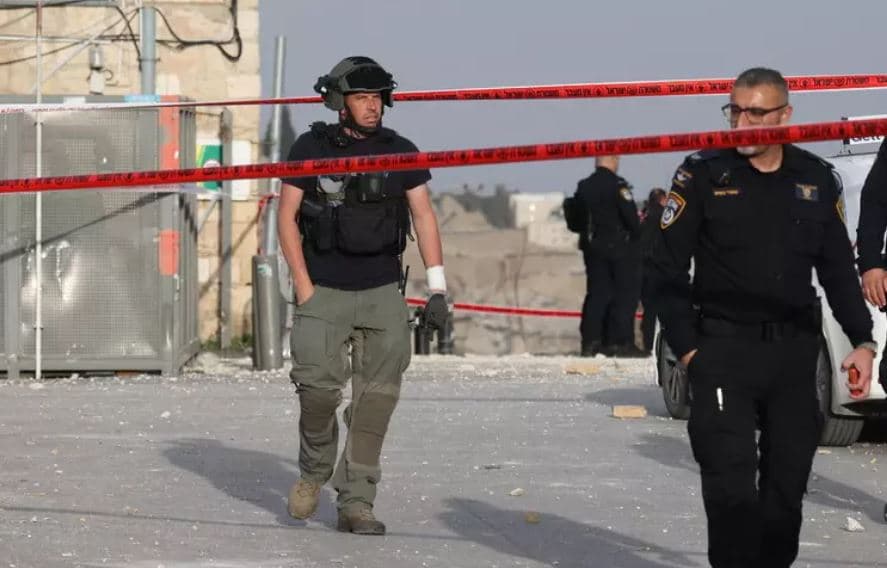 Një i vdekur dhe pesë të plagosur nga të shtënat me armë zjarri në Izrael