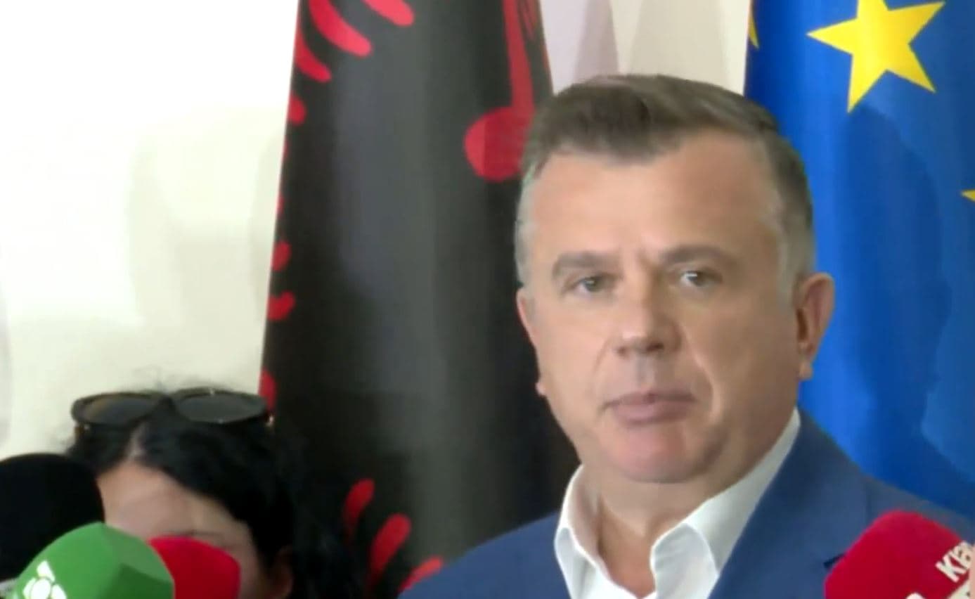 Balla: Protestat janë ndikuar nga interesa të huaja. Koçeku të dorëzojë mandatin