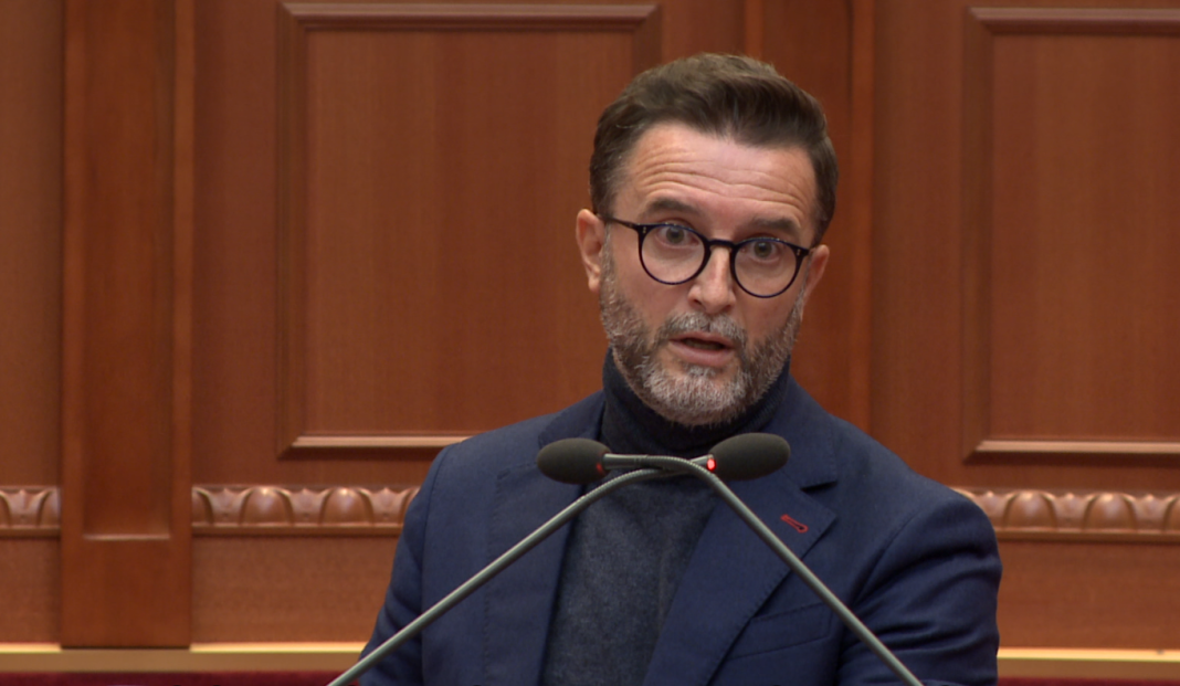 U akuzua për shpifje nga biznesmeni Çekrezi, GJKKO shpall të pafajshëm Erion Braçen
