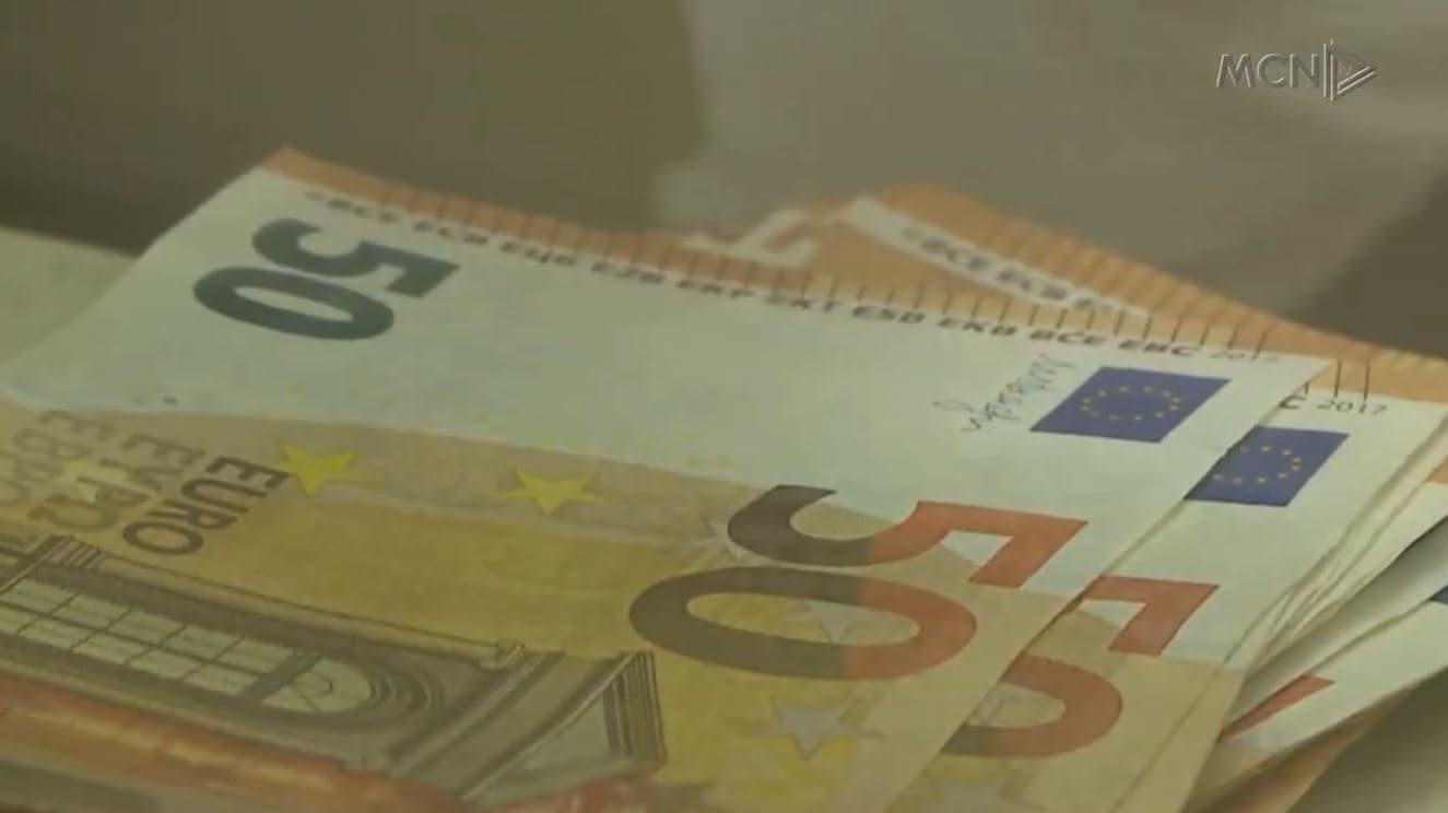 Industria në krizë. INSTAT: Shitjet tkurren me 3%, pagat rriten me 7.5%