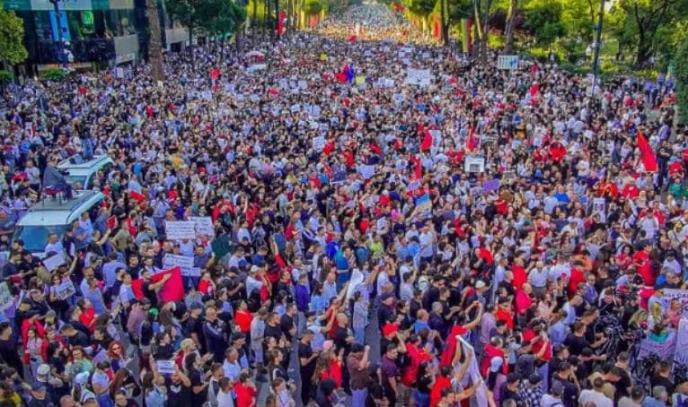Bernie Sanders për protestat në Shqipëri: Ja si duket oligarkia globale