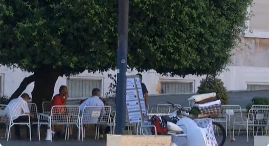   Protestuesit me batanije dhe në karrige kalojnë natën para Kryeministrisë