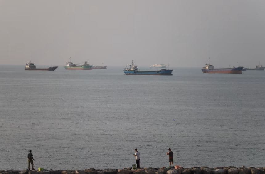 OKB përgatit evakuimin e mbi 11 mijë marinarëve të bllokuar në Ngushticën e Hormuzit 
