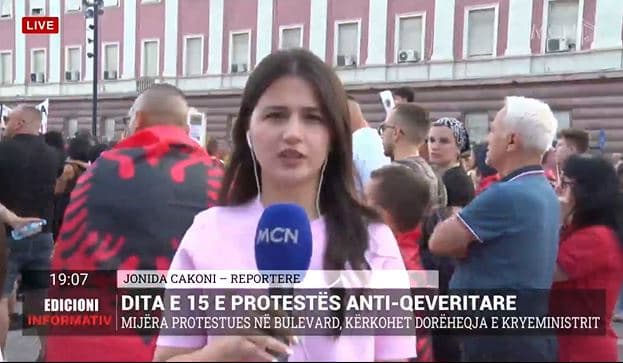 “Shqipëria nuk është në shitje, Rama jep dorëheqjen’, mijëra qytetarë për të 15 ditë vijojnë protestën para Kryeministrisë