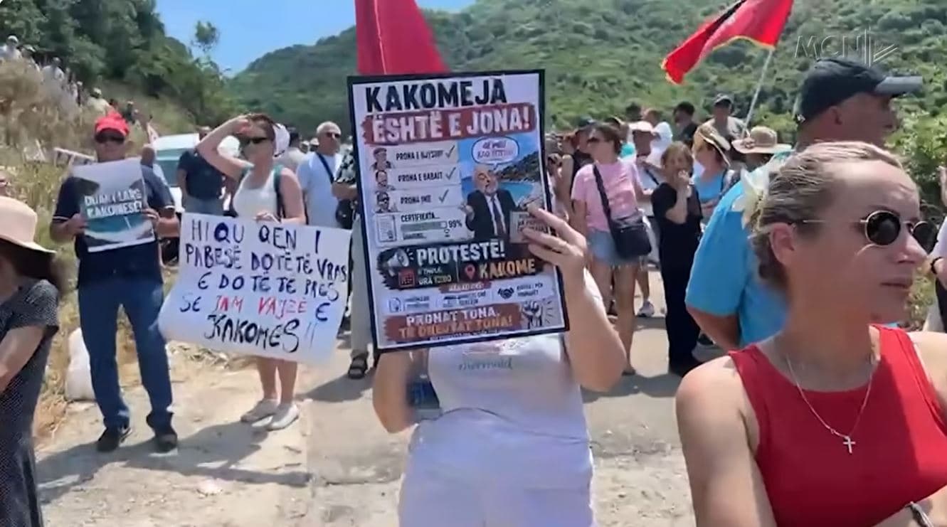 ”Pushteti zaptoi Kakomenë”. Banorë dhe emigrantë në protestë: Është abuzuar me pronat