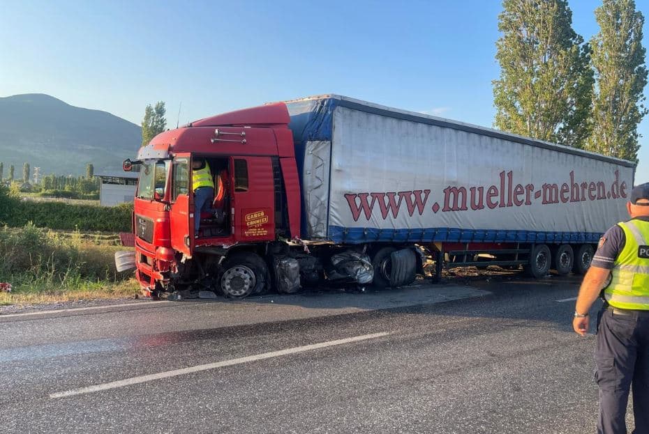 Aksident fatal në aksin Lezhë–Milot, një i vdekur dhe dy të plagosur (VIDEO)