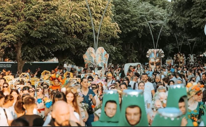    Korça çel sot edicionin e 19-të të Festivalit Ndërkombëtar të Karnavaleve