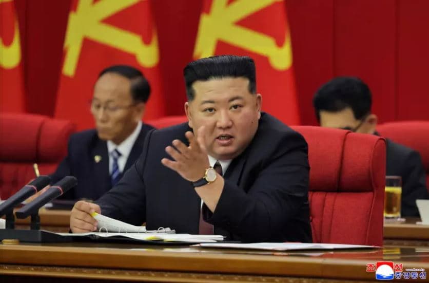 Kim Jong-un: Anijet do të pajisen me armë bërthamore
