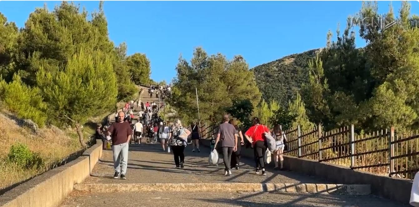 Festa e Shna Ndout/ Mijëra pelegrinë në kishën e Laçit: Ky vend i shenjtë bën mrekulli