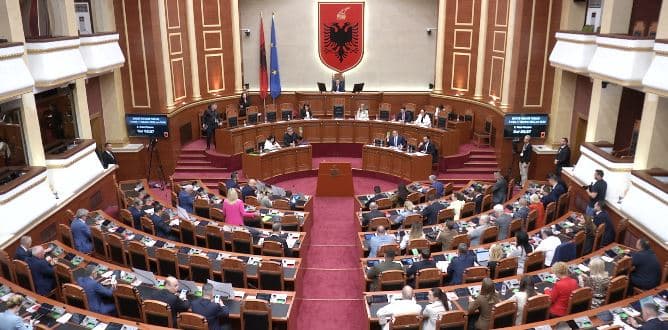 Kuvendi mblidhet sot në seancë plenare, në fokus interpelancat me ministrat dhe projektligji për amnistinë (VIDEO)
