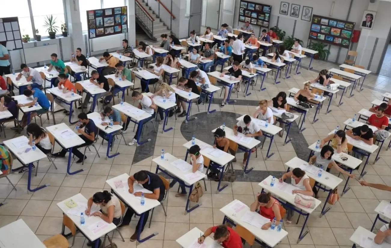 Matura Shtetërore 2026/ Mbi 26 mijë maturantë sot në provimin e fundit me zgjedhje