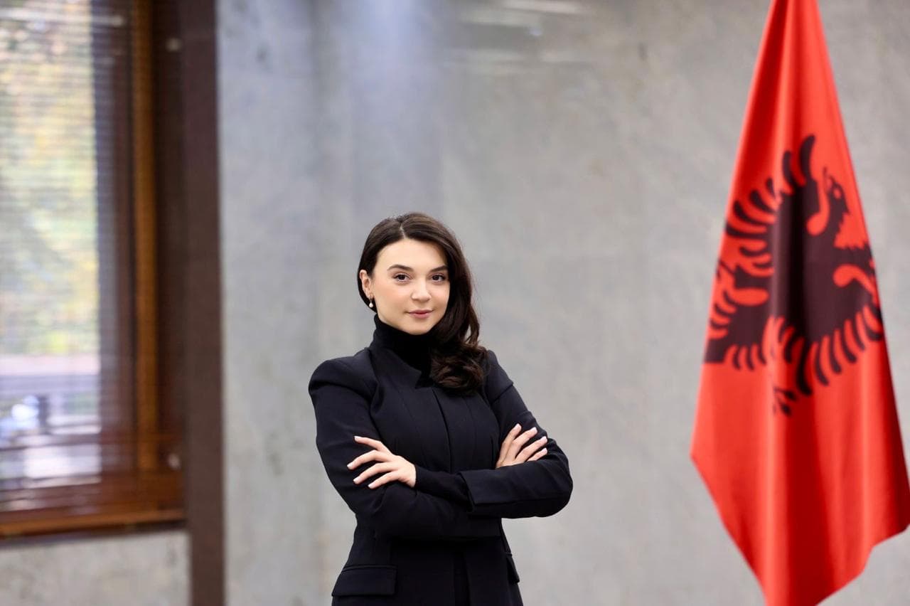 Shkarkohet zëvendësministrja e Jashtme