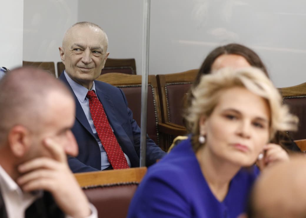 Debat në sallën e GJKKO-së mes Metës dhe Kryemadhit: Mos u merr me llafe grash, nuk e duroj dot më