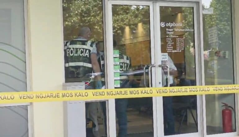 Grabitja e bankës në Tiranë/ Arrestohet roja, nuk ndërhyri për të neutralizuar autorin