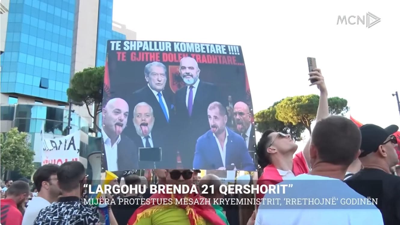 “Largohu brenda 21 qershorit”. Mijëra protestues mesazh kryeministrit, ‘rrethojnë’ godinën